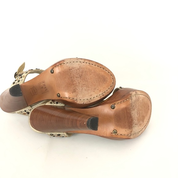 Frye Size 7.5 Joy Studded Bone T-Strap Sandals - Picture 5 of 6